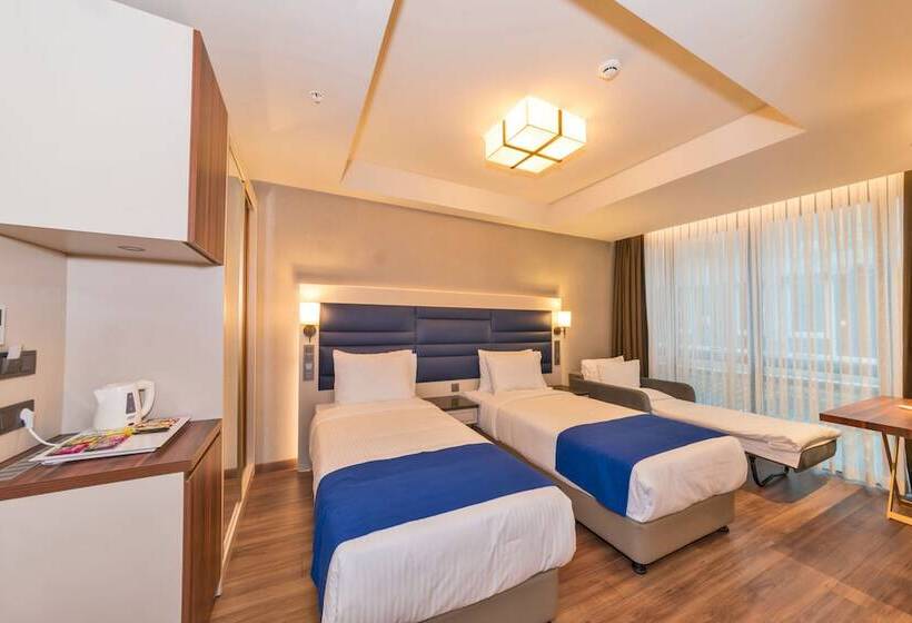 اتاق لوکس سه تخته, Golden Royal Hotel & Spa