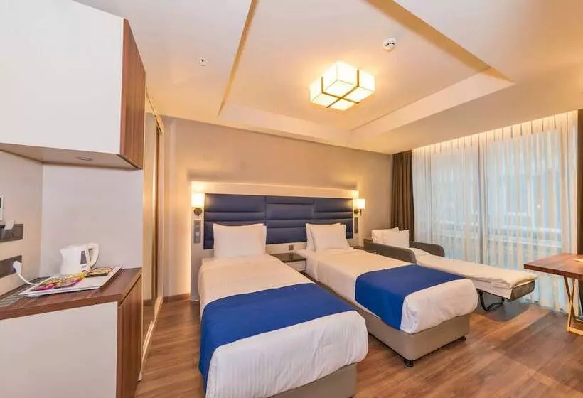 اتاق لوکس سه تخته, Golden Royal Hotel & Spa