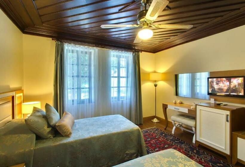 اتاق لوکس, Dögan