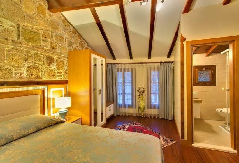 اتاق لوکس, Dögan