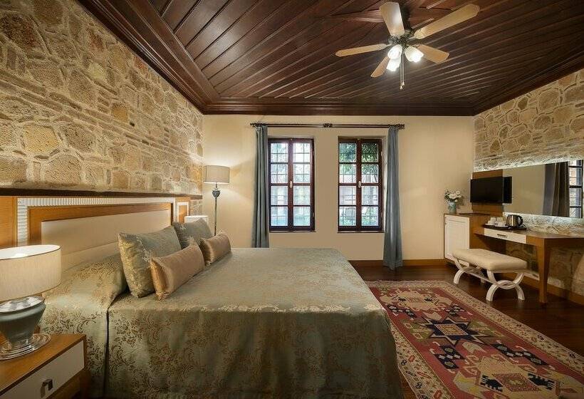 اتاق لوکس, Dögan