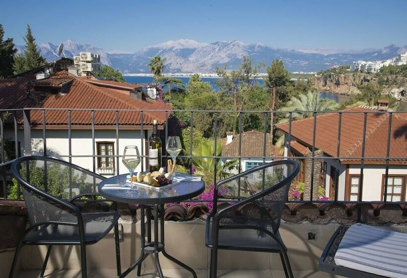 اتاق لوکس, Dögan