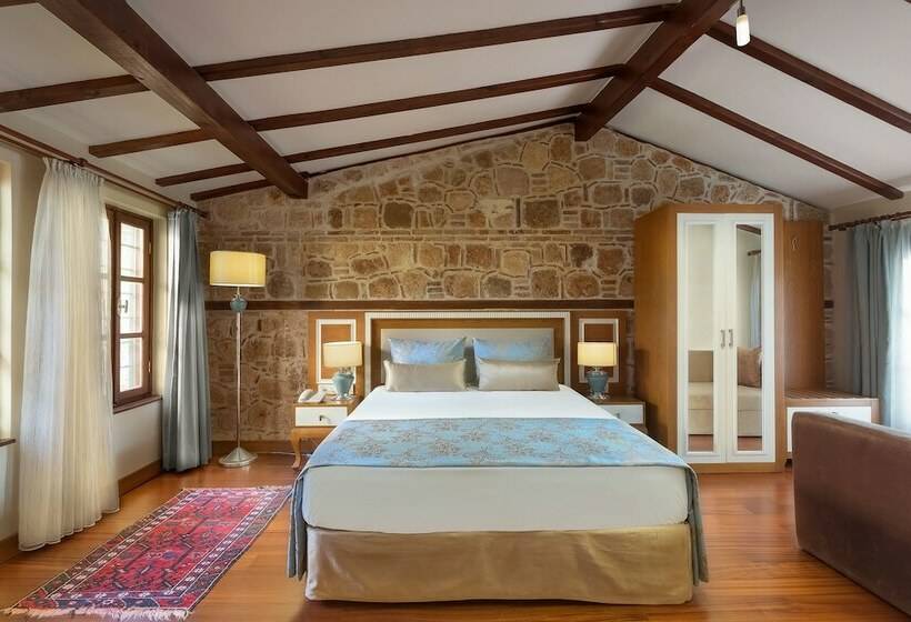 اتاق لوکس, Dögan