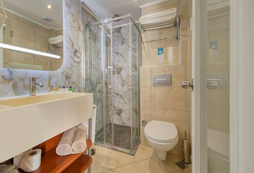 اتاق لوکس, Dögan