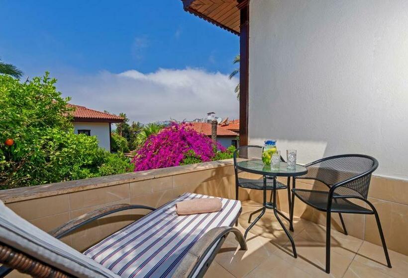 اتاق خانوادگی, Dögan