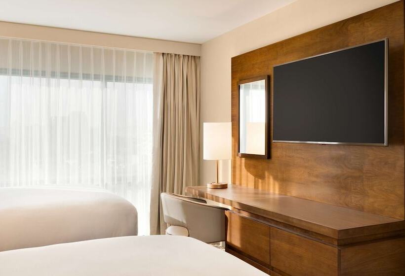Люкс, Embassy Suites By Hilton Phoenix Downtown North