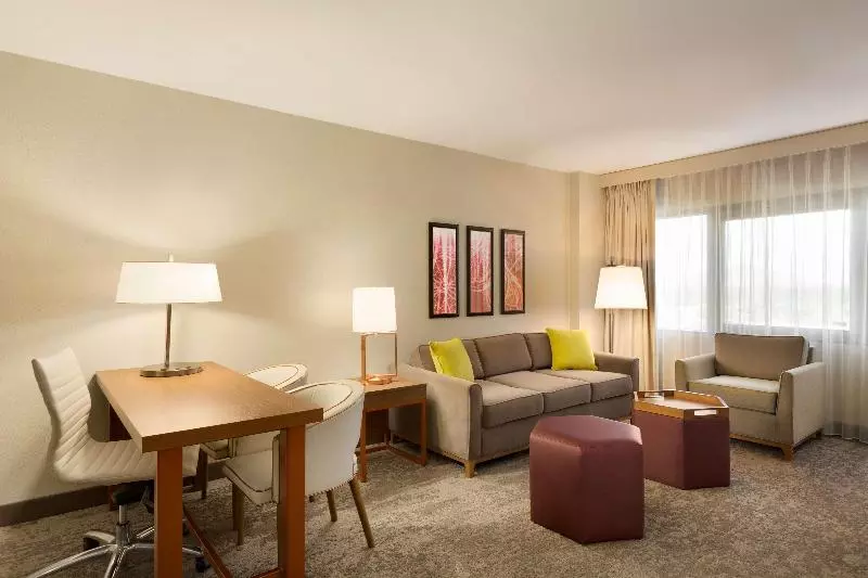 سوئیت با تخت بزرگ, Embassy Suites By Hilton Phoenix Downtown North
