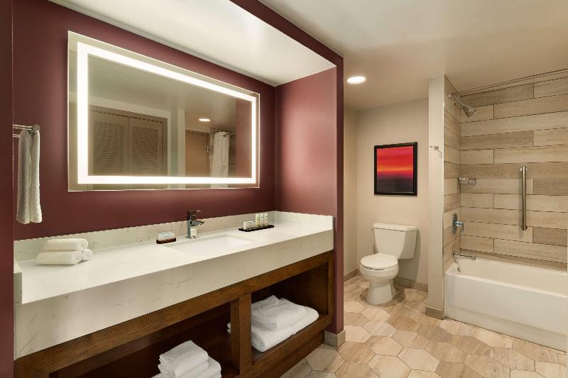Люкс Кровать Кинг, Embassy Suites By Hilton Phoenix Downtown North