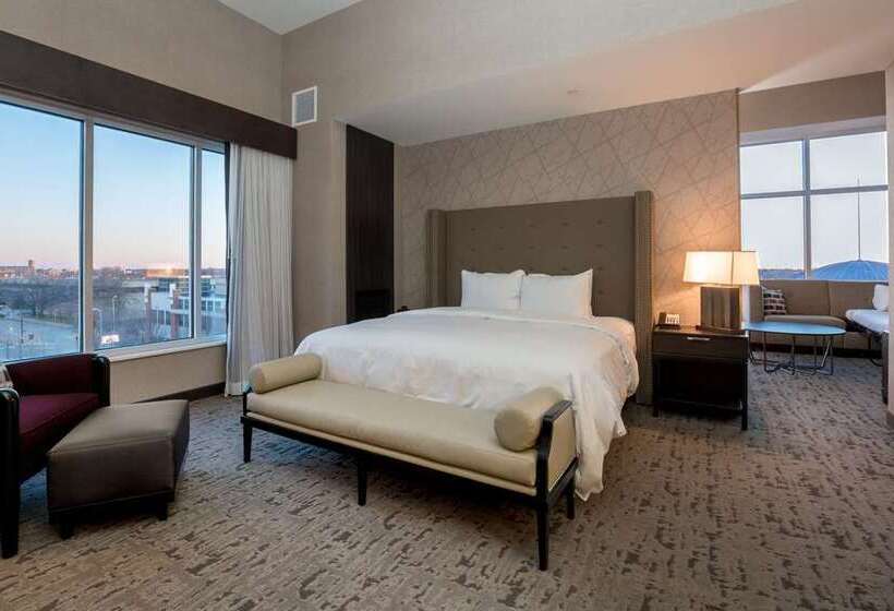 سوییت, Embassy Suites By Hilton Phoenix Downtown North