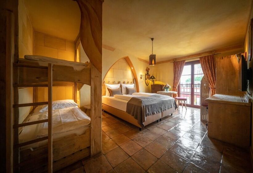 スタンダードルーム, 4 Sterne Burghotel Castillo Alcazar, Europa Park Freizeitpark & Erlebnis Resort