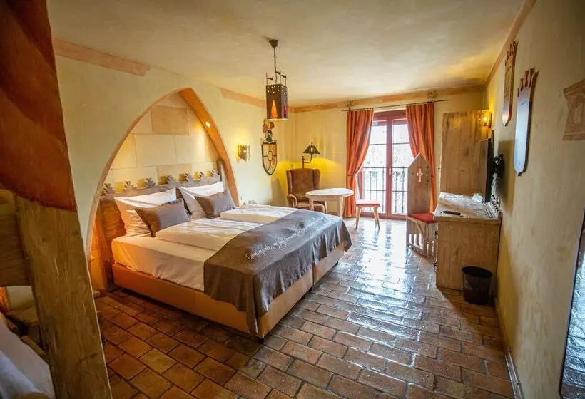 スタンダードルーム, 4 Sterne Burghotel Castillo Alcazar, Europa Park Freizeitpark & Erlebnis Resort