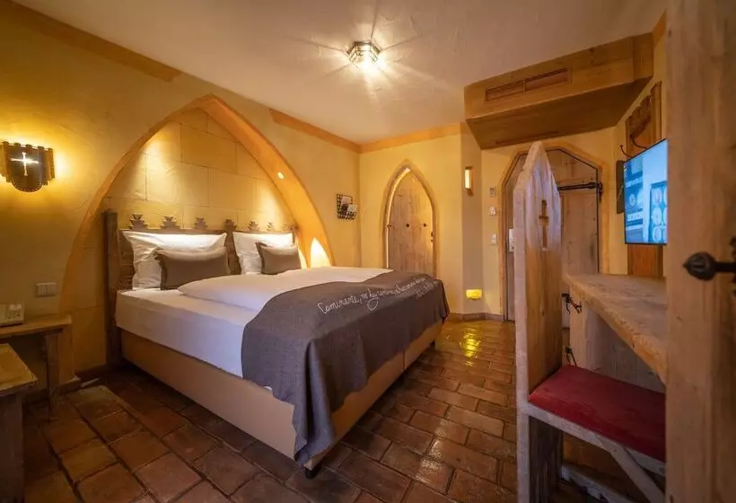 スタンダードルーム, 4 Sterne Burghotel Castillo Alcazar, Europa Park Freizeitpark & Erlebnis Resort