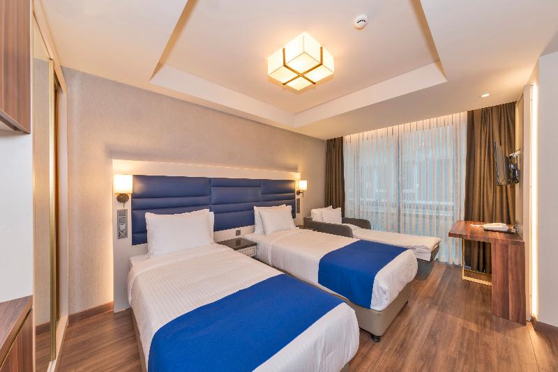 اتاق لوکس سه تخته, Golden Royal Hotel & Spa