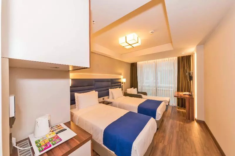 اتاق لوکس سه تخته, Golden Royal Hotel & Spa