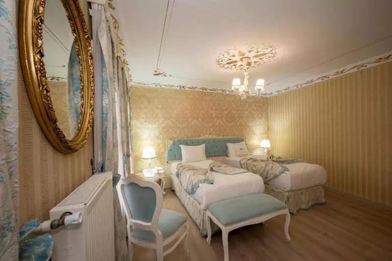 اتاق سوپریور, Kupeli Palace