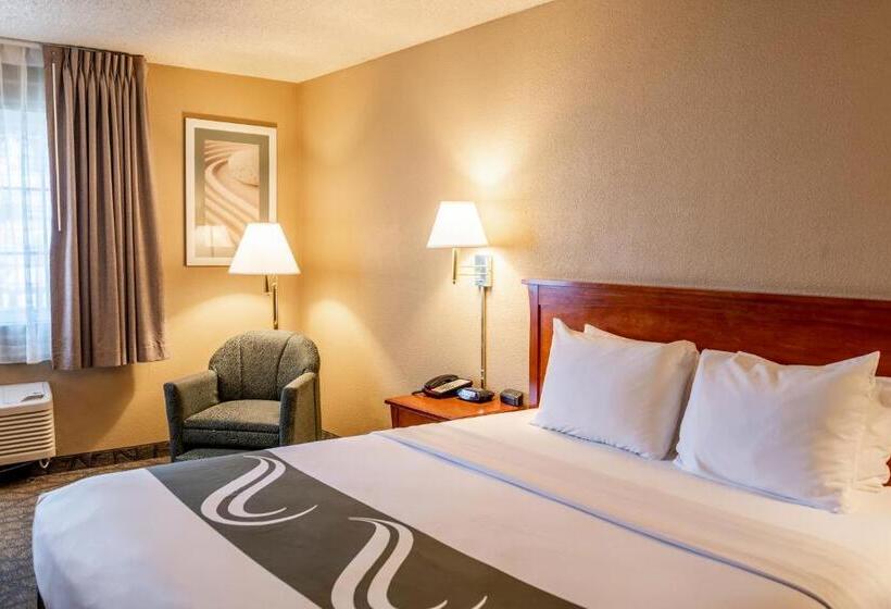 キングサイズベッドのスタンダードルーム, Spark By Hilton Modesto