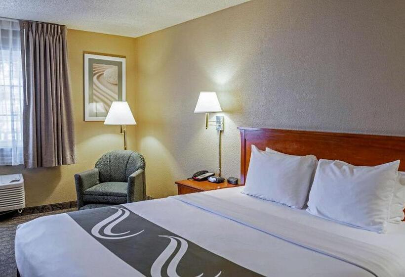 キングサイズベッドのスタンダードルーム, Spark By Hilton Modesto