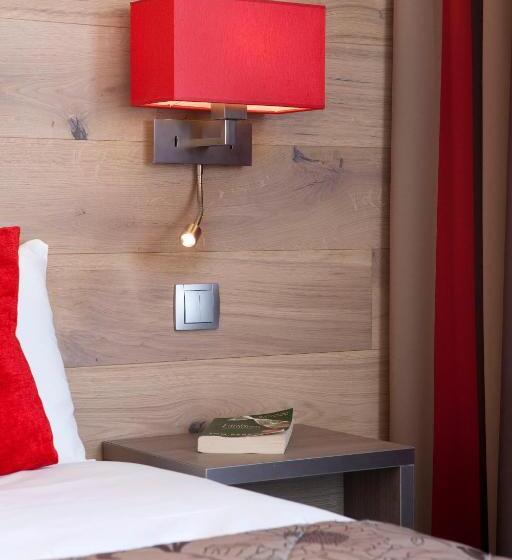 חדר סטנדרט לשלושה, Turenne