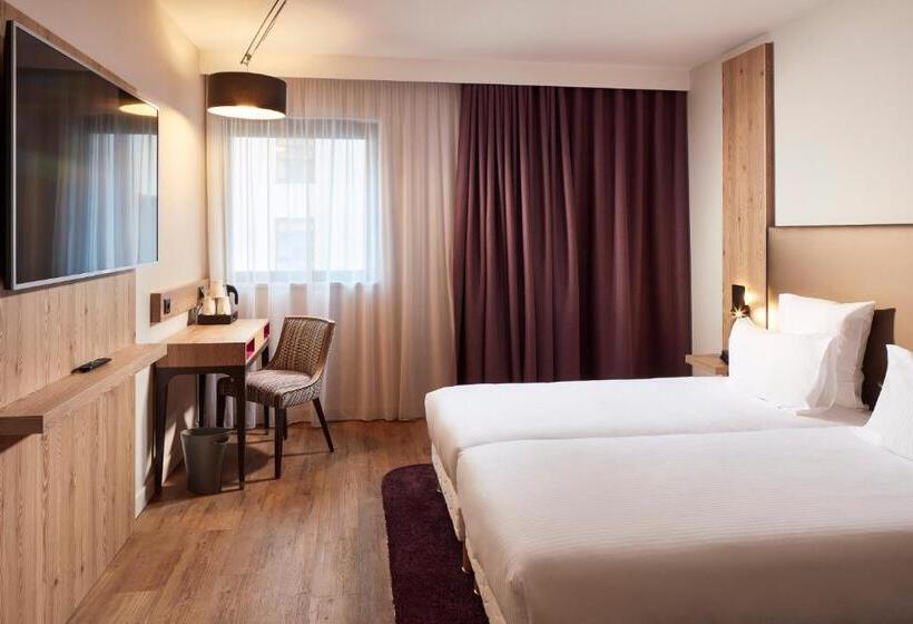 חדר סופריור לשלושה, Turenne