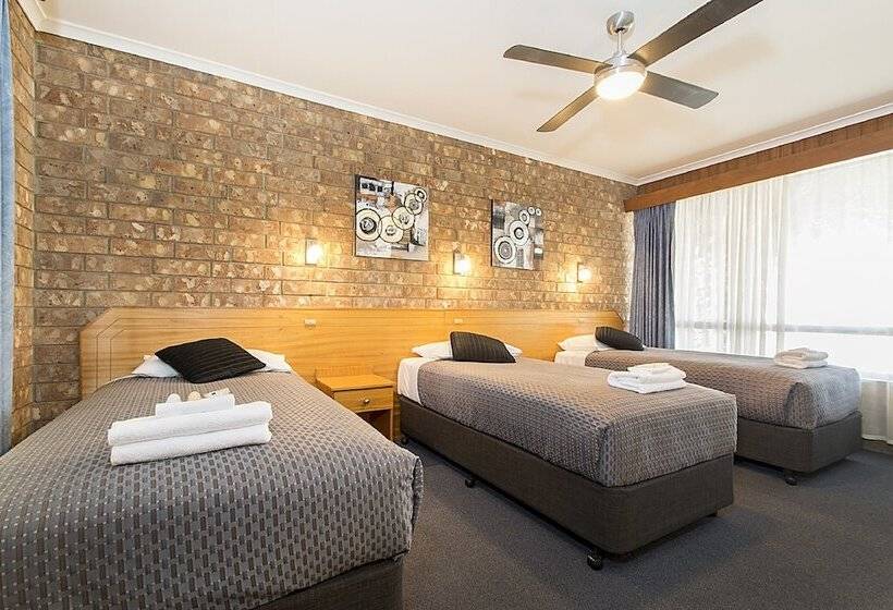 اتاق خانوادگی, Citrus Valley Motel