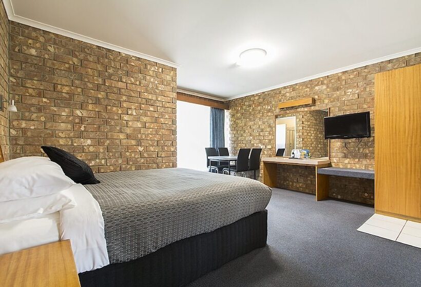 اتاق خانوادگی, Citrus Valley Motel