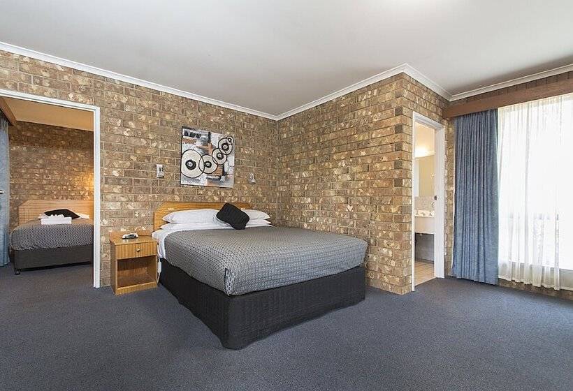 اتاق خانوادگی, Citrus Valley Motel