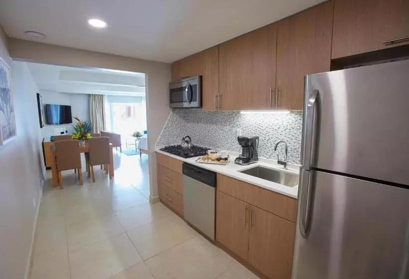 استودیوی استاندارد, Divi Dutch Village Beach Resort