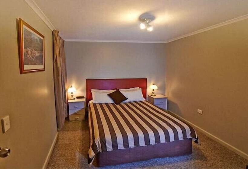 סוויטה משפחתית, Figtree Motel