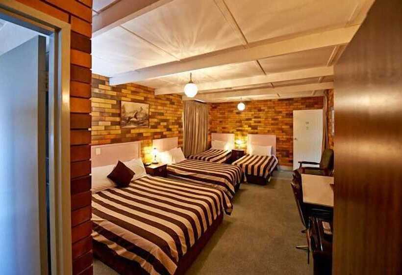 패밀리 룸, Figtree Motel