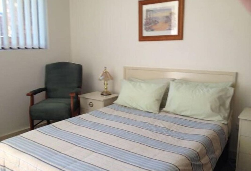 חדר אקונומי, Figtree Motel