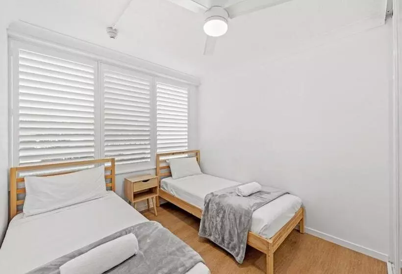 庭の見える1ベッドルームアパートメント, Burleigh Beach Tower