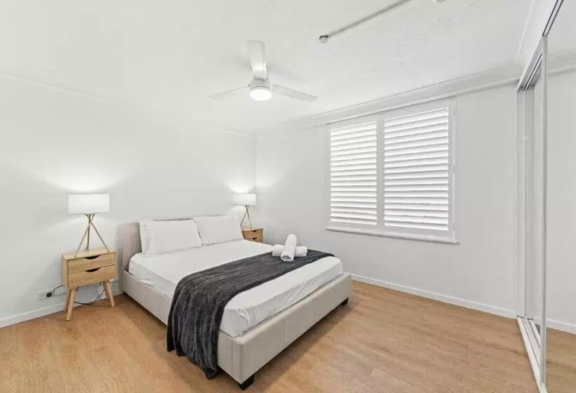 庭の見える1ベッドルームアパートメント, Burleigh Beach Tower