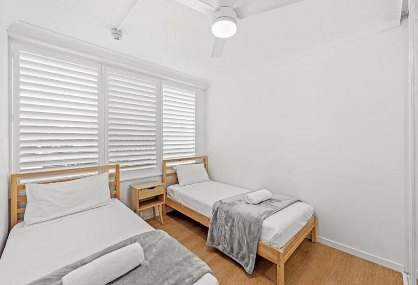 Апартаменты 2 спальни Вид на Сад, Burleigh Beach Tower