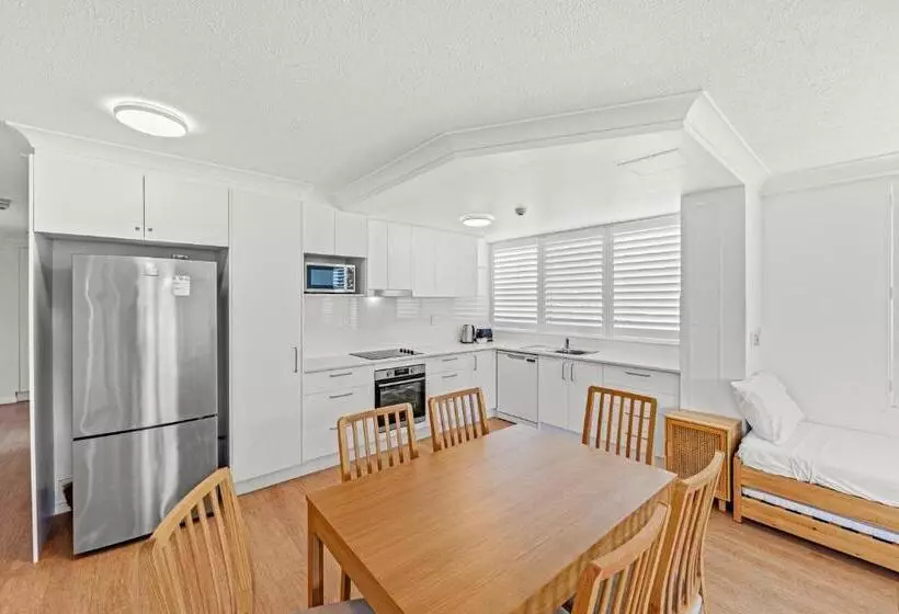 ガーデンビューの2ベッドルームアパート, Burleigh Beach Tower