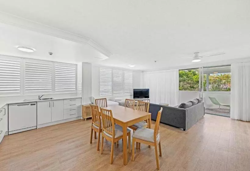 ガーデンビューの2ベッドルームアパート, Burleigh Beach Tower