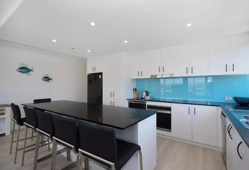 オーシャンビューのスーペリアー1ベッドルームアパートメント, Burleigh Beach Tower