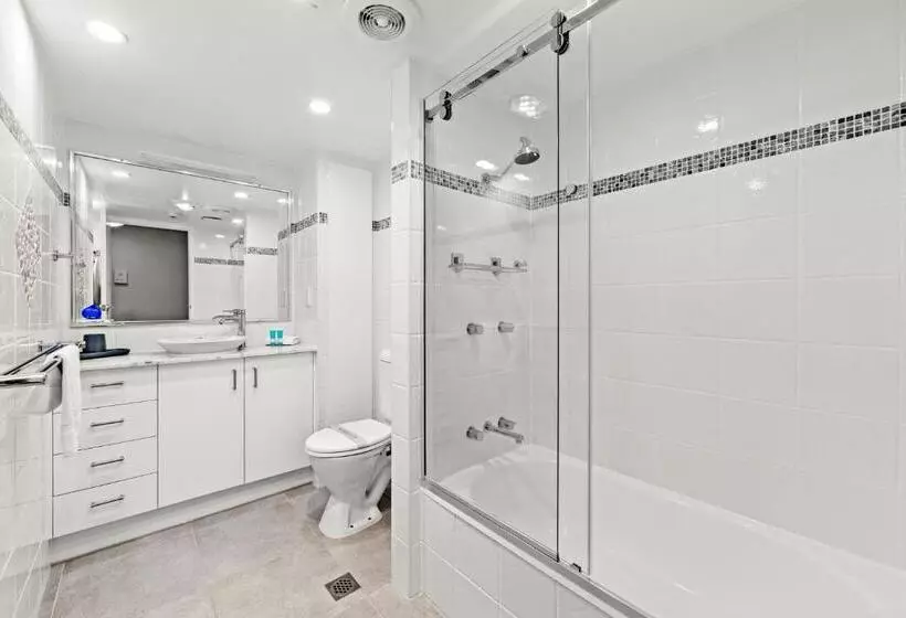 Superior 2-bedroom flat with sea view, Burleigh Beach Tower