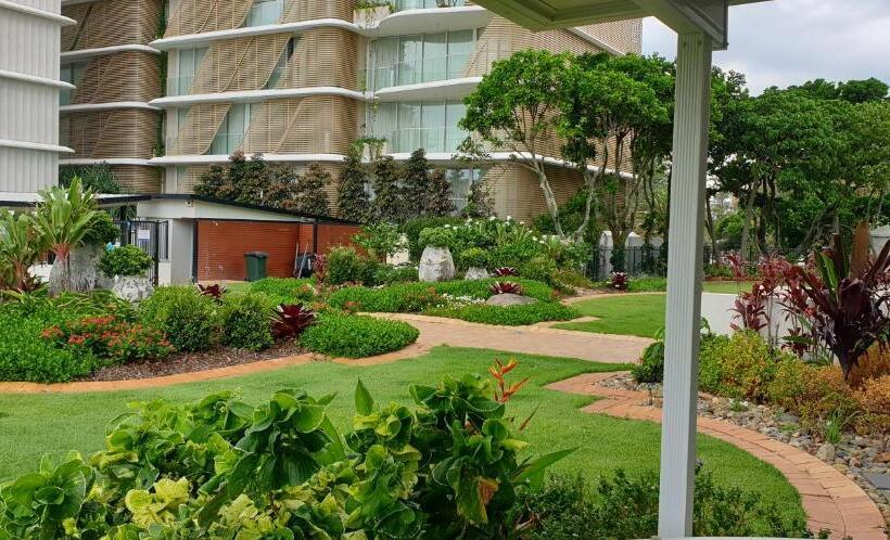 Superior studio with garden view, Burleigh Beach Tower