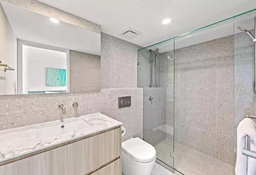 オーシャンビューの2ベッドルームデラックスアパート, Burleigh Beach Tower