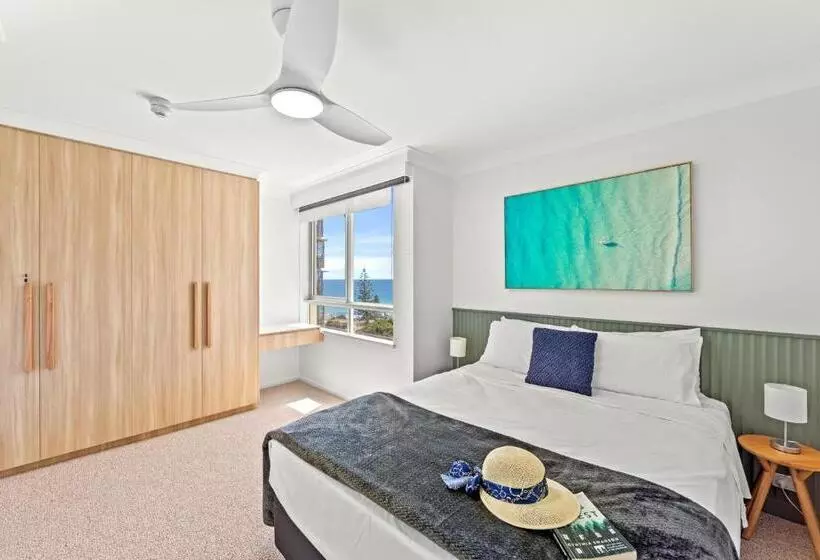 オーシャンビューの2ベッドルームデラックスアパート, Burleigh Beach Tower