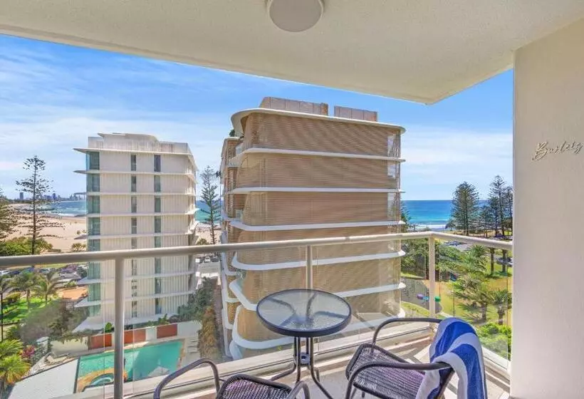 オーシャンビューの2ベッドルームデラックスアパート, Burleigh Beach Tower