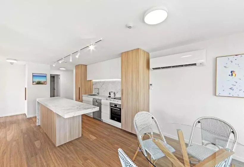 オーシャンビューの1ベッドルームデラックスアパート, Burleigh Beach Tower