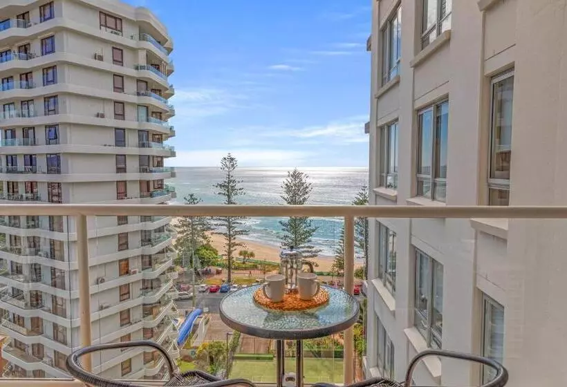 Superior 2-bedroom flat with sea view, Burleigh Beach Tower