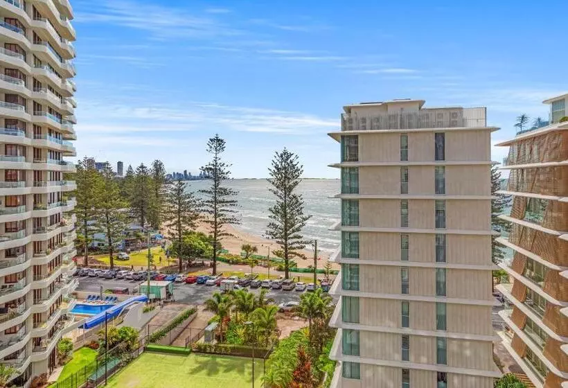 Superior 2-bedroom flat with sea view, Burleigh Beach Tower