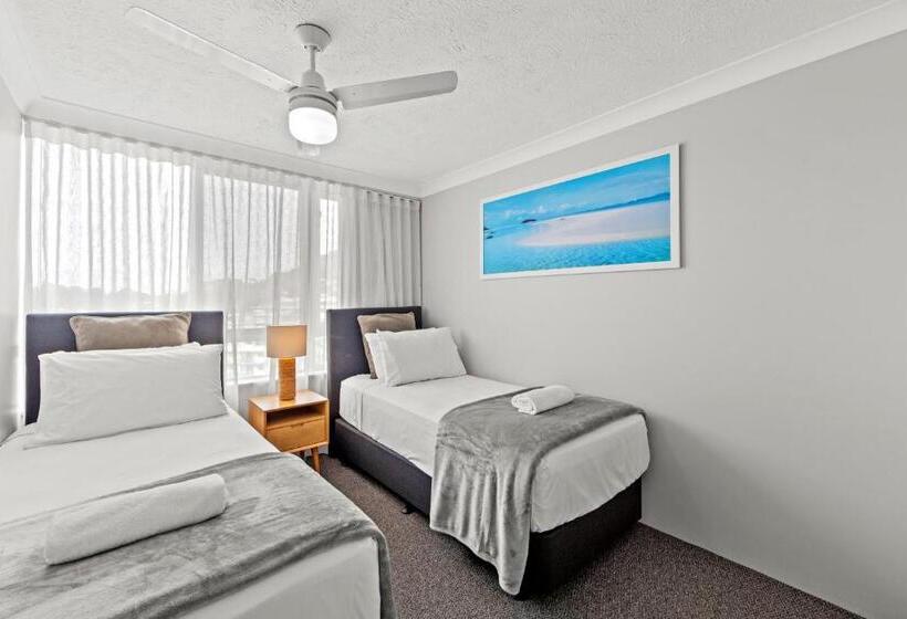 Superior 2-bedroom flat with sea view, Burleigh Beach Tower