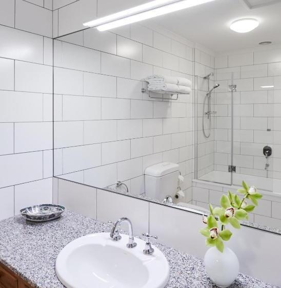 חדר דחוקס עם מיטת קינג, The Terrace At The Settlement