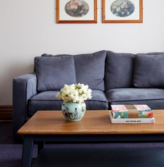 סוויטה דלוקס, The Terrace At The Settlement