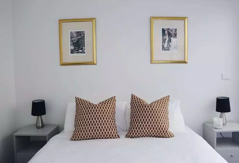 2 Yatak Odalı Daire, Collins