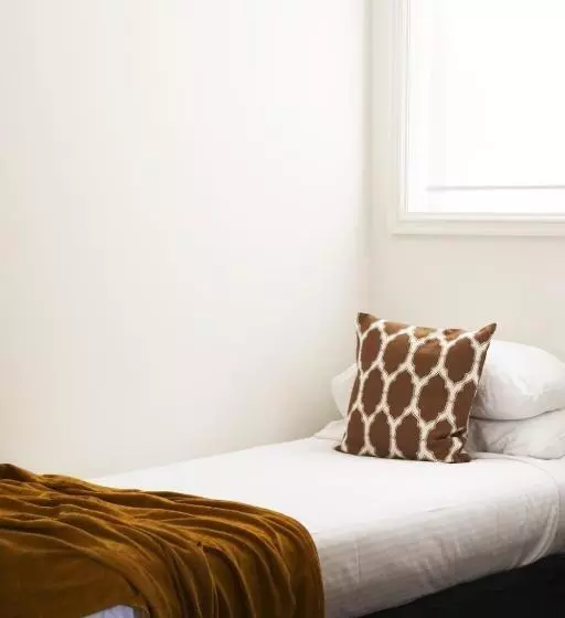 2 Yatak Odalı Daire, Collins