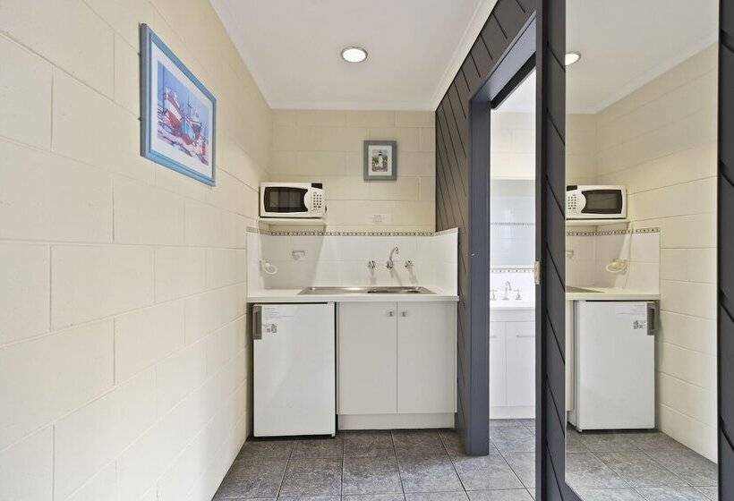 デラックススイート, Cunningham Shore Motel